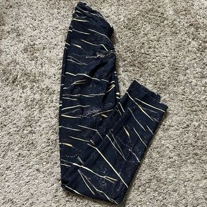 Lici fit tigers eye V waist scrunch butt leggings